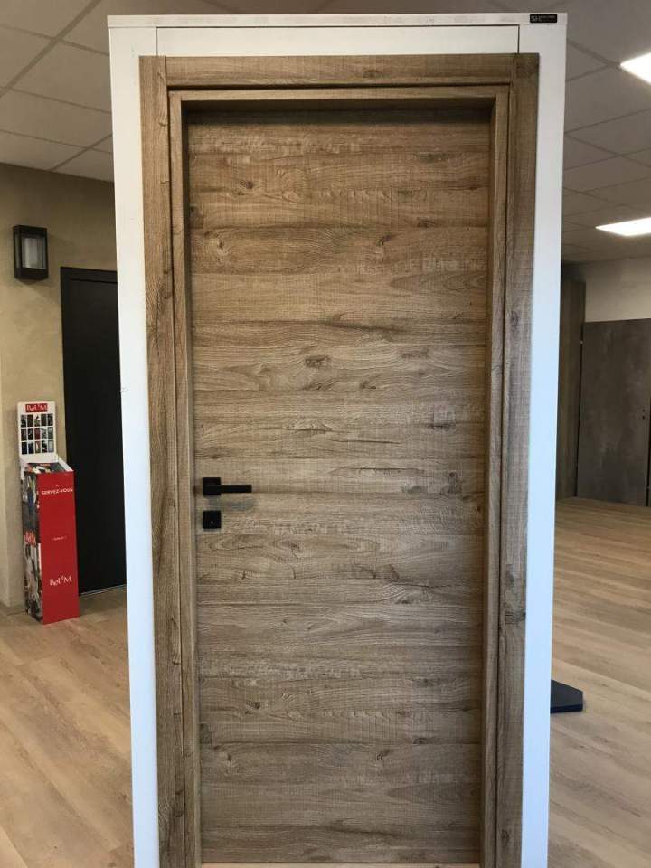 Vente de porte intérieure battante avec une finition imitation bois Porto-Vecchio