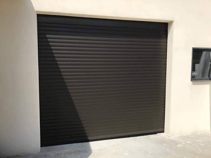 Fourniture et pose de porte de garage enroulable Porto-Vecchio