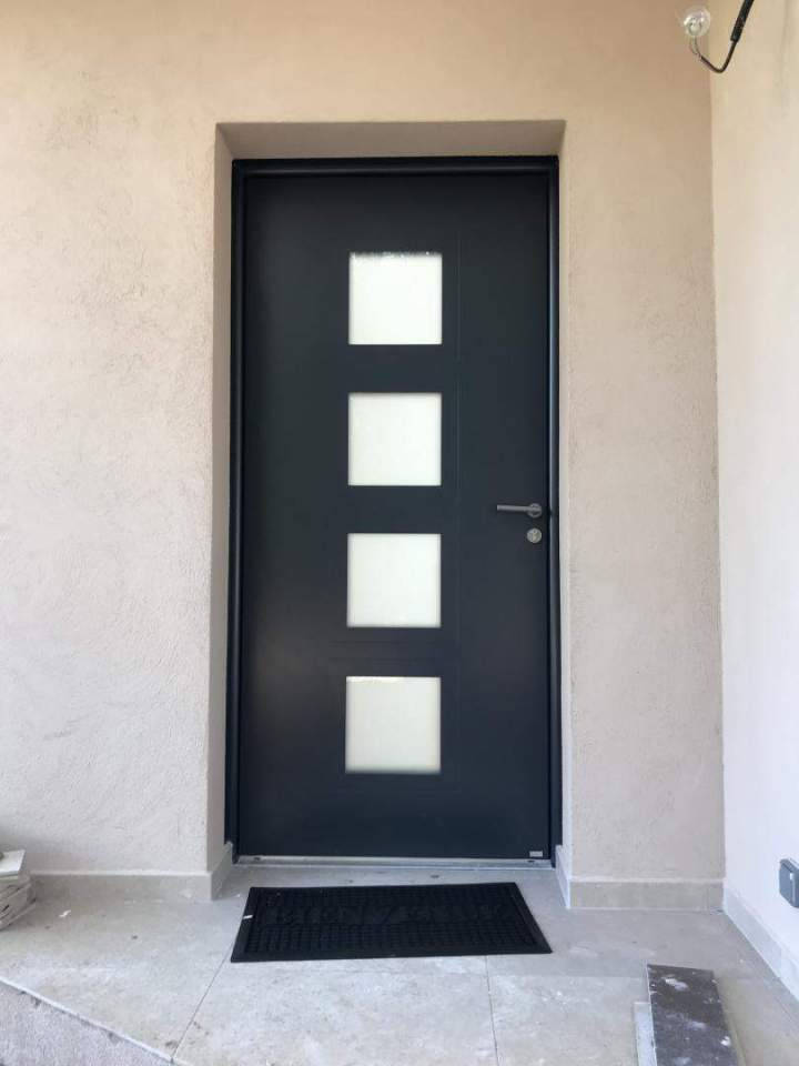 Porte d'entrée contemporaine de couleur gris en aluminium Porto-Vecchio