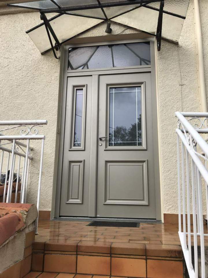 Porte d'entrée classique en PVC gris Porto-Vecchio