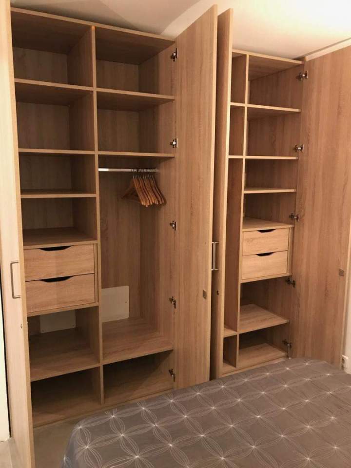 Conception dune grande armoire-dressing modulable en bois clair Porto-Vecchio       