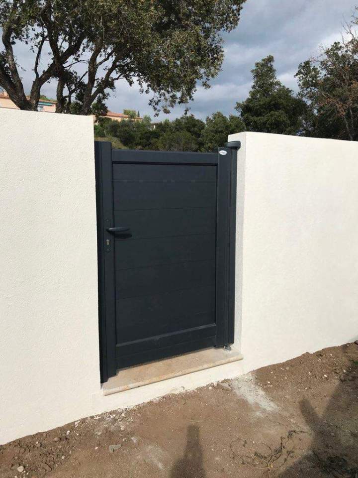 Pose de portillon en PVC Porto-Vecchio